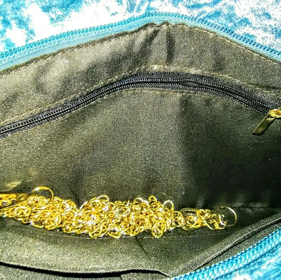 (NEW)! Soft! Baby Blue Crush Velvet Clutch! - Picture 8 of 8